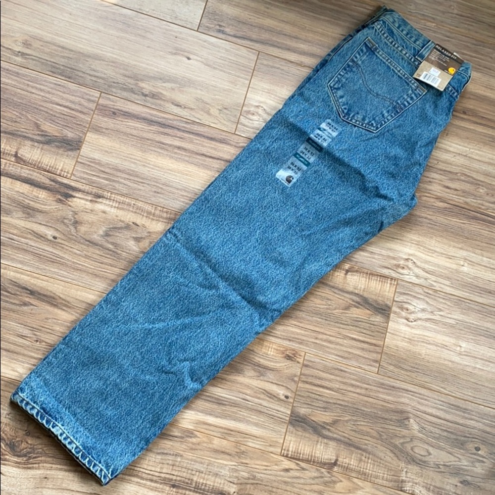 Men’s Carhartt relaxed fit straight leg jeans.